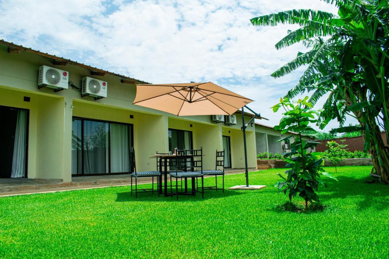 Douglas Lodge & Apartments Лилонгве Экстерьер фото